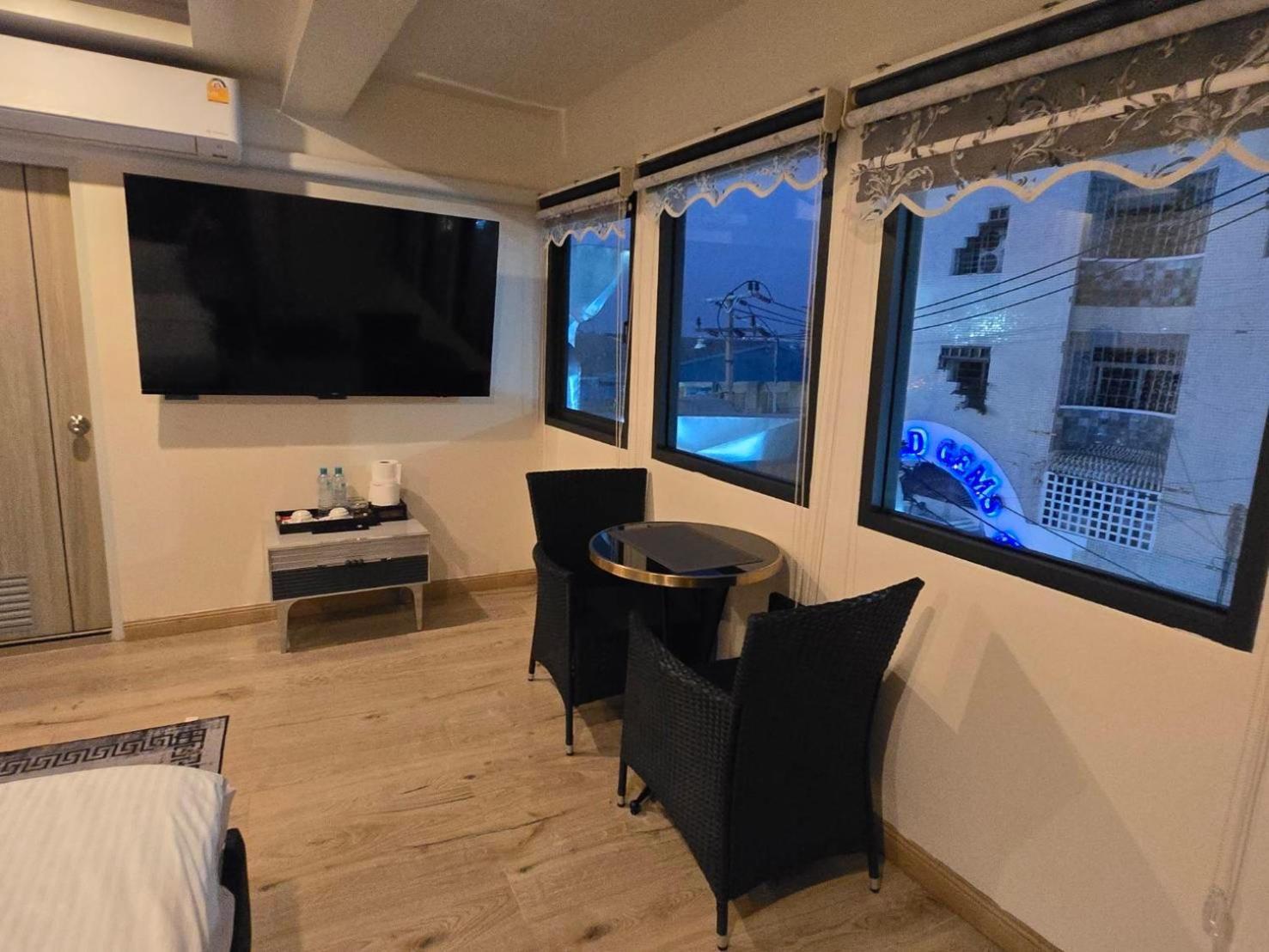 Pumpui Place Pattaya Eksteriør bilde